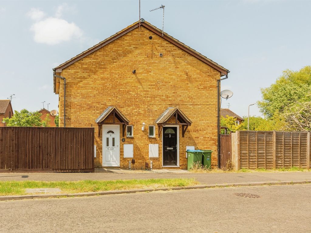 1 bed semi-detached house for sale in Meadow Way, Coppice, Aylesbury HP20, £230,000