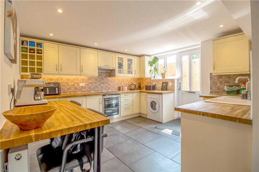 2 bed flat for sale in Ferndown, Dorset BH22, £250,000