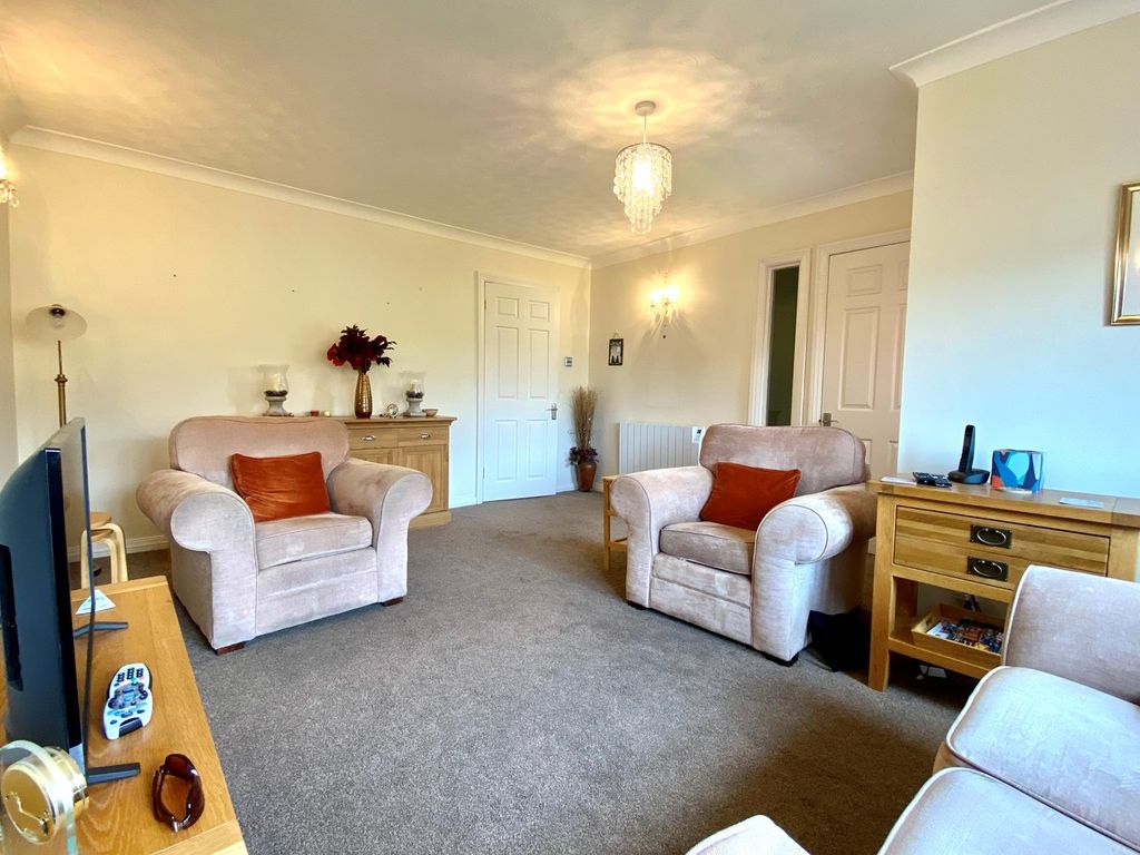 3 bed maisonette for sale in Uskvale Mews, Caerleon, Newport NP18, £225,000