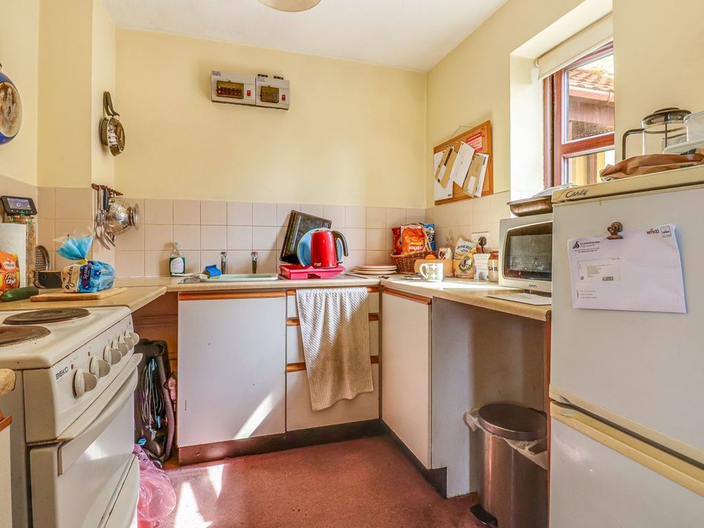 2 bed flat for sale in Frobisher Way, Shoeburyness SS3, £165,000