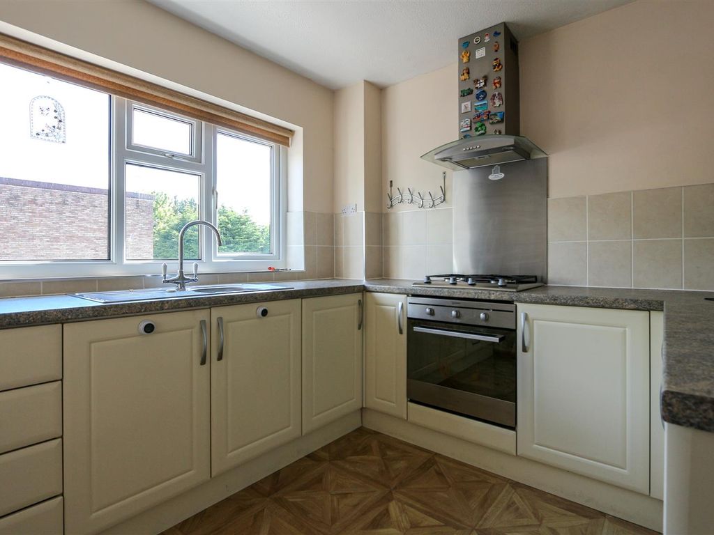 2 bed flat for sale in Forest Oak Close, Cyncoed, Cardiff CF23, £185,000