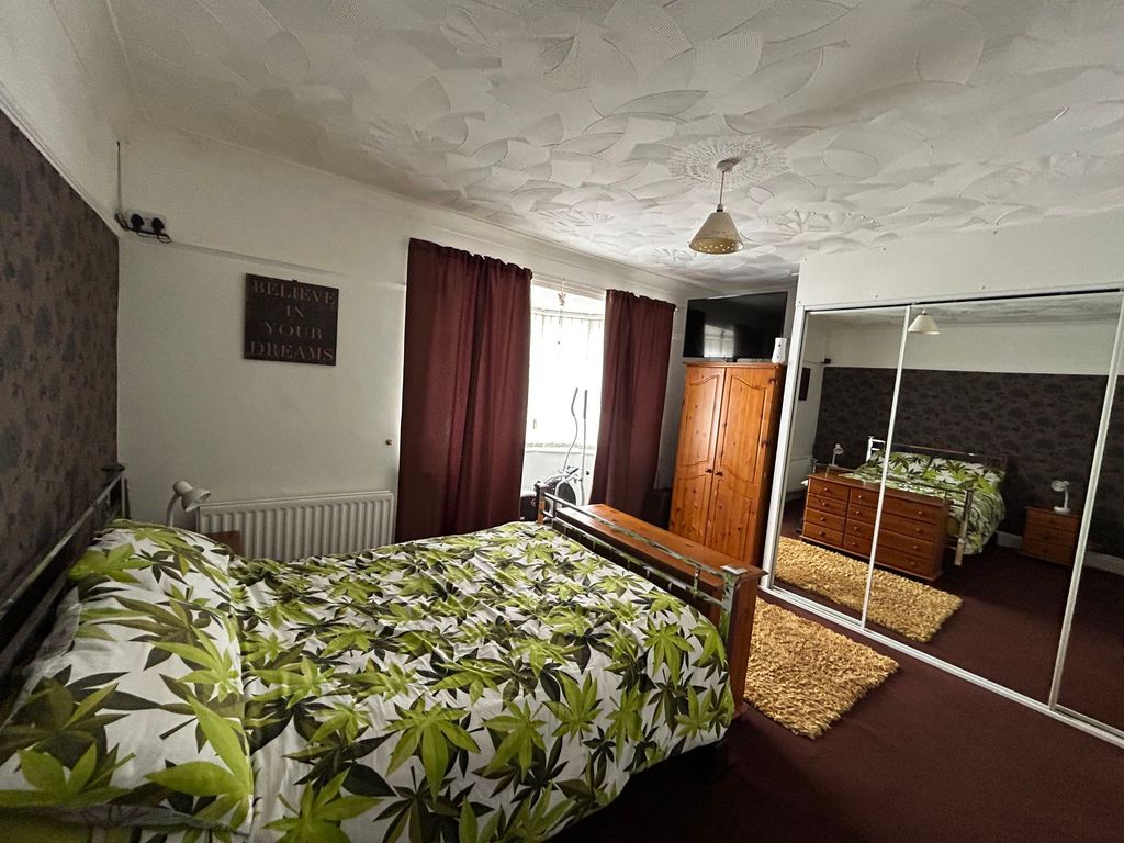 1 bed flat for sale in Rugby Gardens, Wrekenton, Gateshead NE9, £67,500