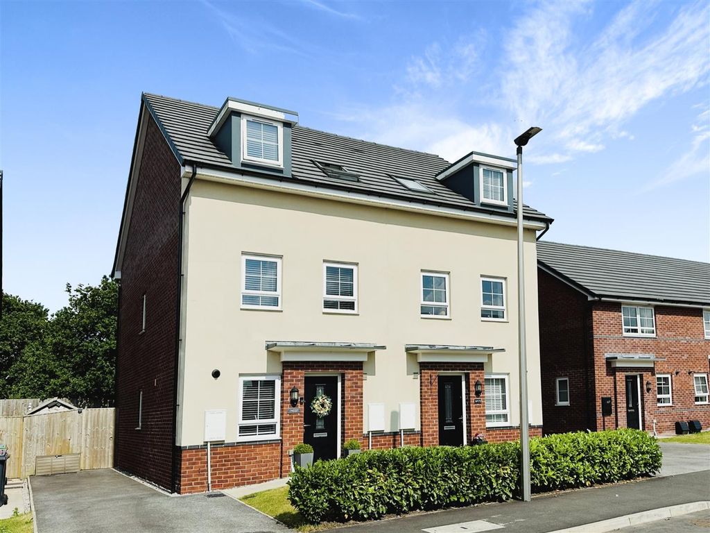 3 bed town house for sale in Medlock Street, Dane View, Northwich CW9, £290,000