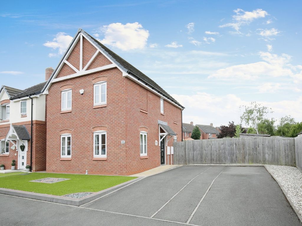 3 bed detached house for sale in Croft Road, Atherstone CV9, £325,000