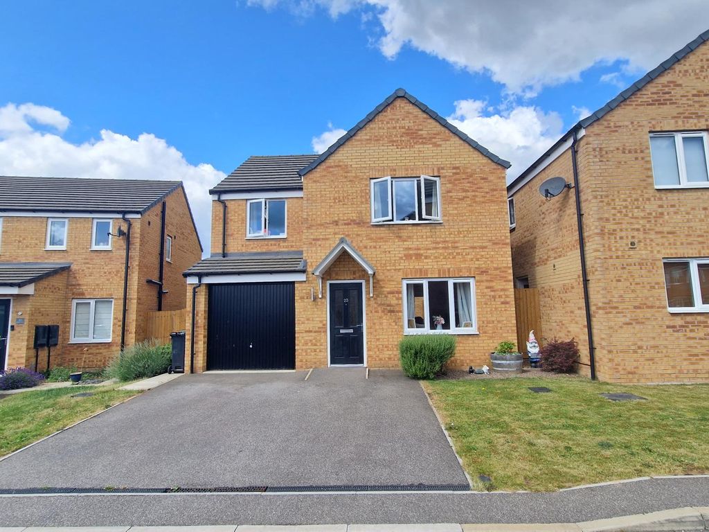4 bed detached house for sale in Snow Close, Sleaford NG34, £249,950