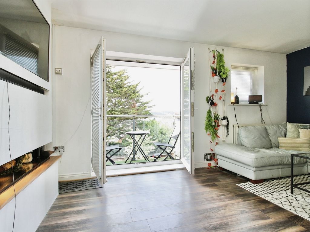 1 bed flat for sale in Clive Road, Canton, Cardiff CF5, £190,000