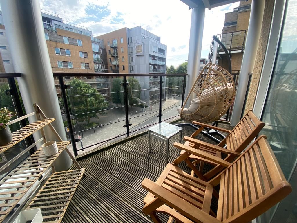 2 bed flat for sale in Briton Street, Southampton SO14, £225,000