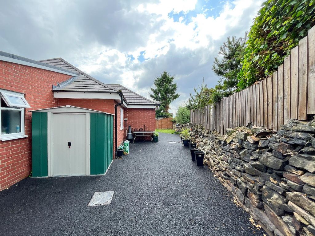 3 bed detached bungalow for sale in Boundary Terrace, Halifax Road, Dewsbury WF13, £260,000