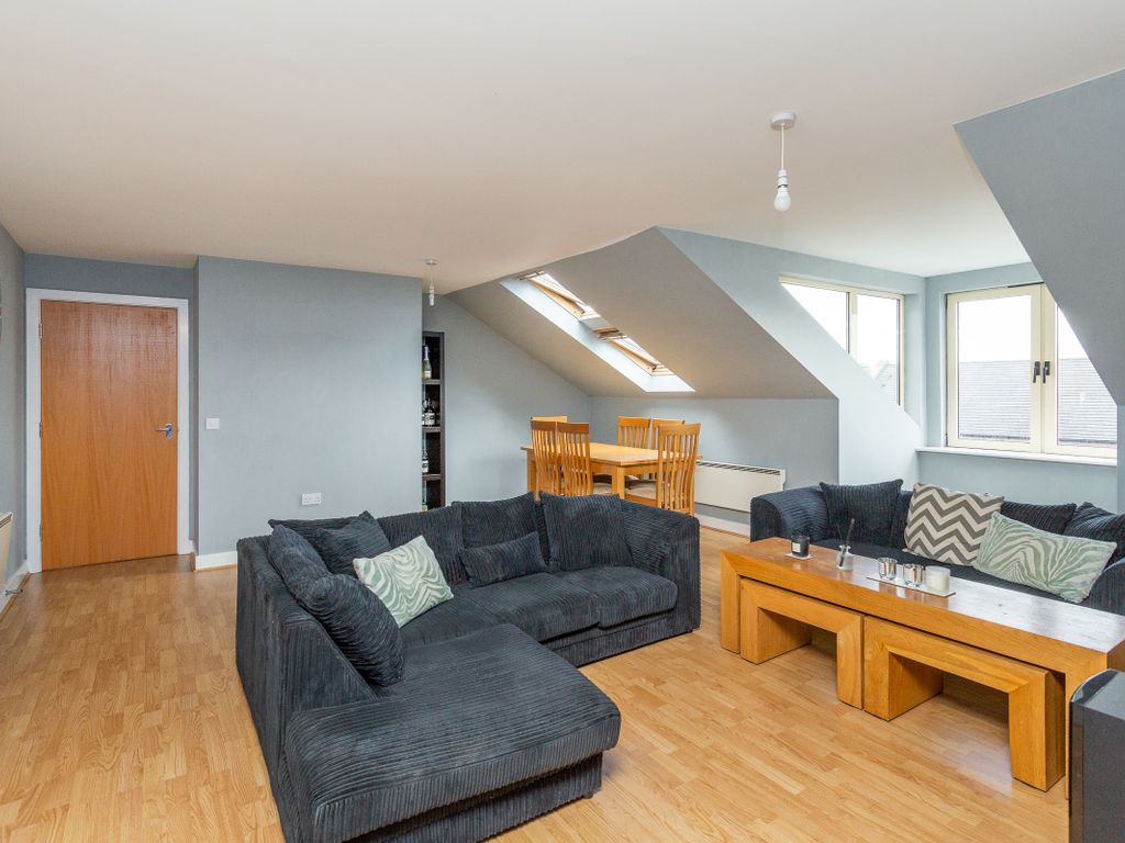 2 bed flat for sale in Lawrence Square, York YO10, £220,000