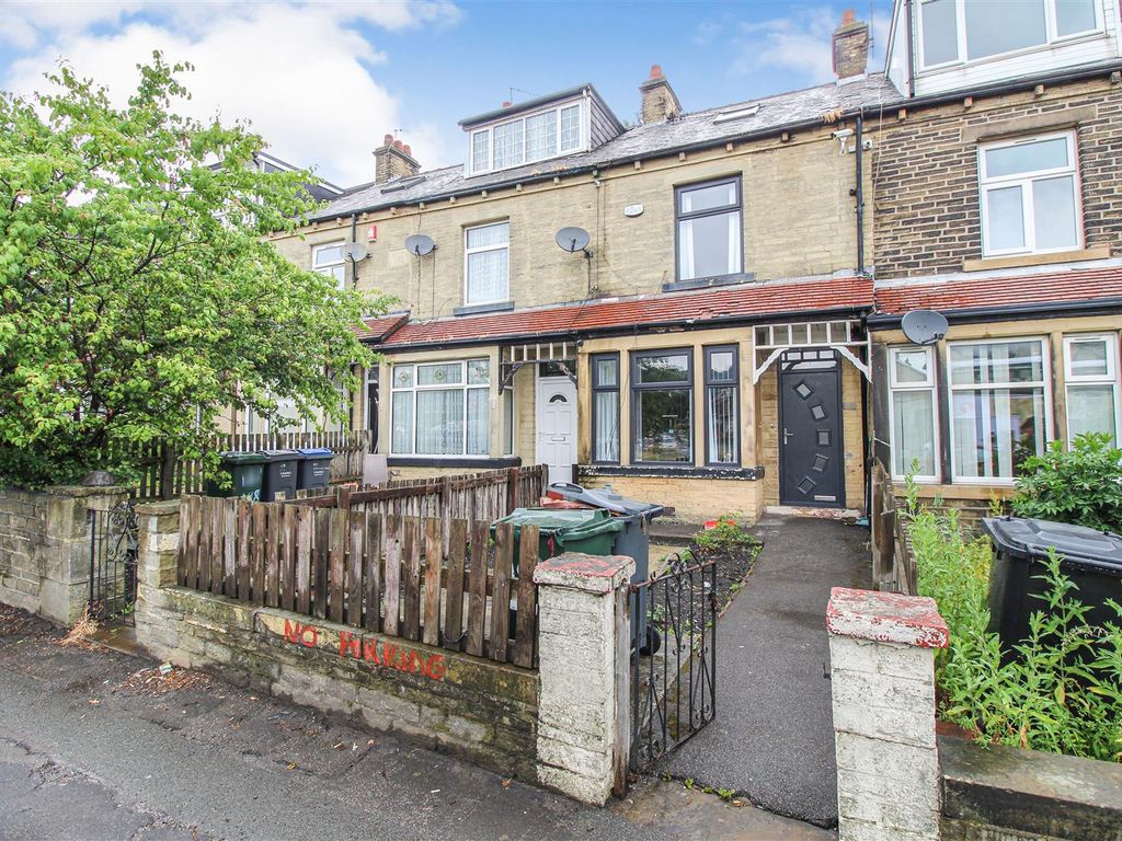 3 bed terraced house for sale in Clayton Road, Bradford BD7, £135,000