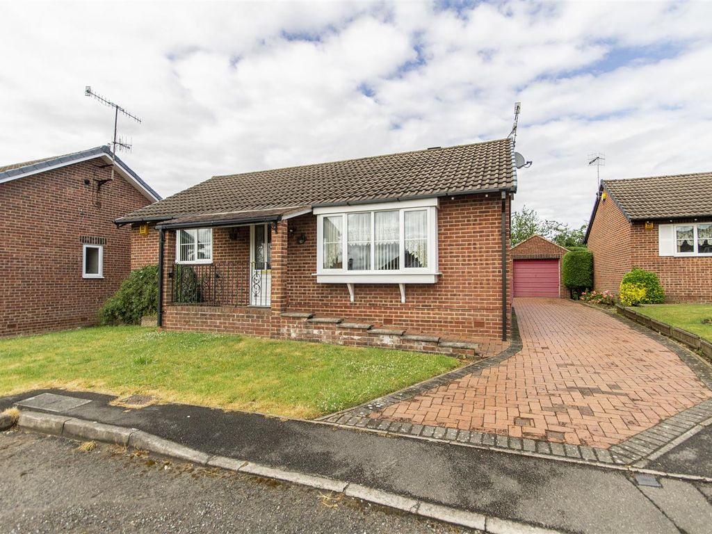 2 bed detached bungalow for sale in Fair View, Chesterfield S40, £275,000
