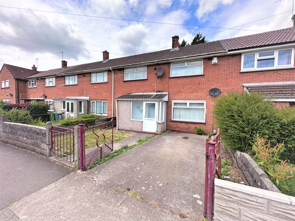 3 bed terraced house for sale in Ball Road, Llanrumney, Cardiff. CF3, £195,000