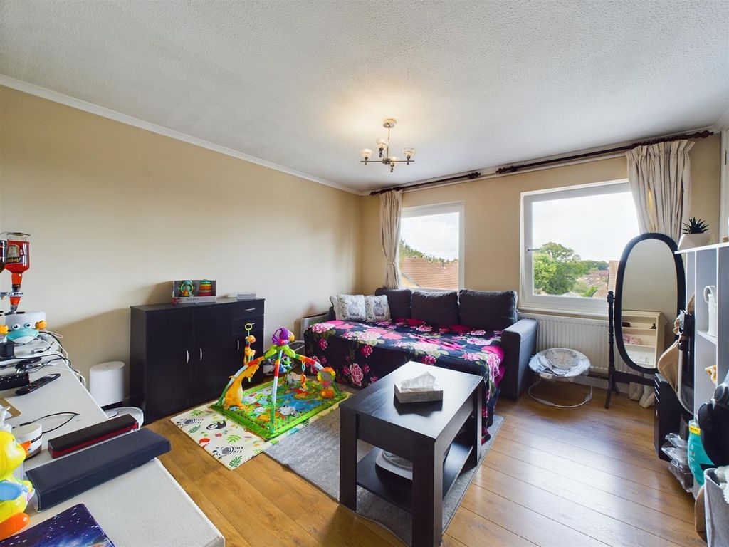 1 bed maisonette for sale in Sissinghurst Close, Crawley RH10, £205,000