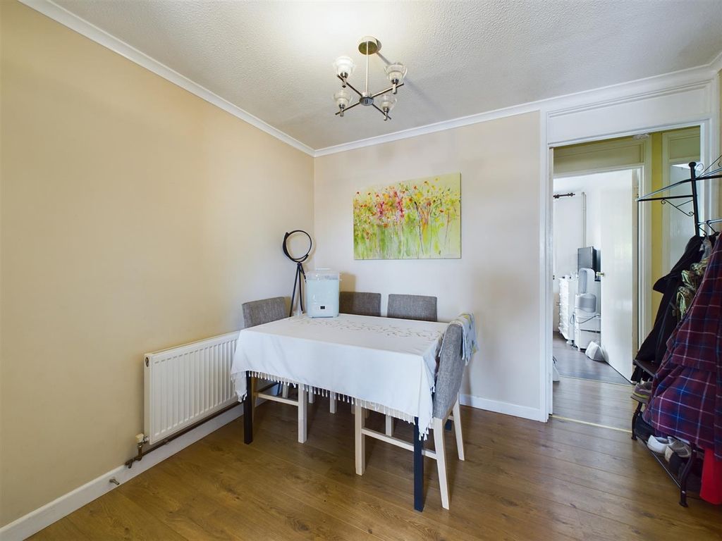 1 bed maisonette for sale in Sissinghurst Close, Crawley RH10, £205,000