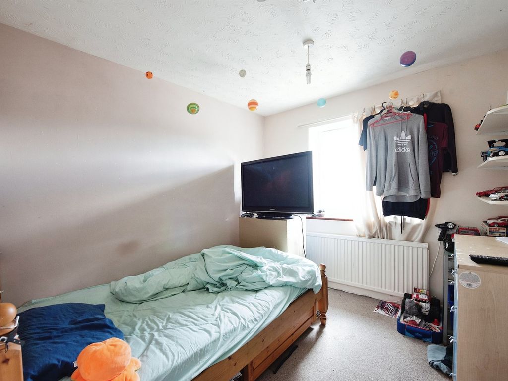 2 bed flat for sale in Jennings Way, Diss IP22, £135,000