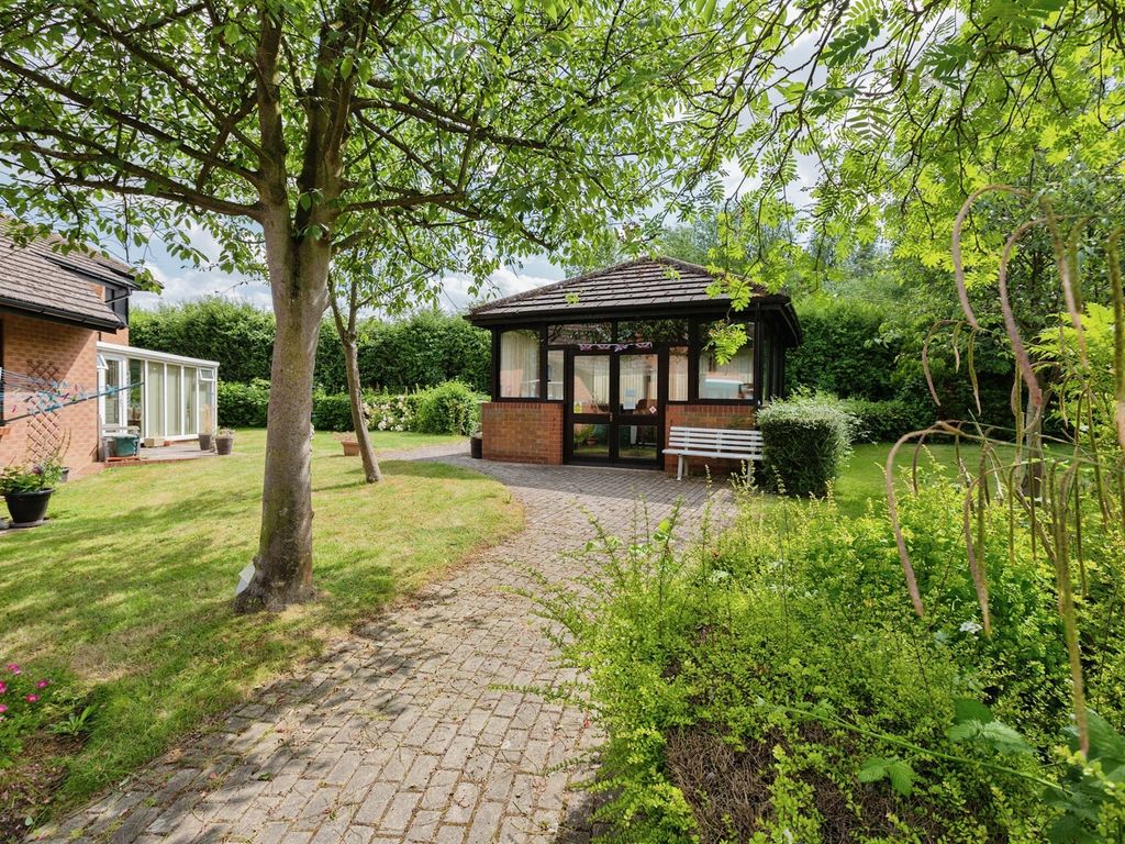 1 bed terraced bungalow for sale in Bekonscot Court, Giffard Park, Milton Keynes MK14, £175,000