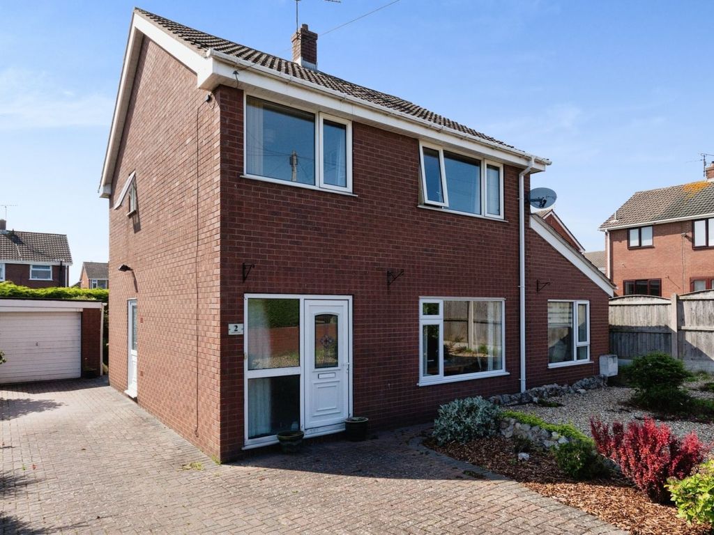 3 bed detached house for sale in Quarry Close, Northop Hall CH7, £290,000