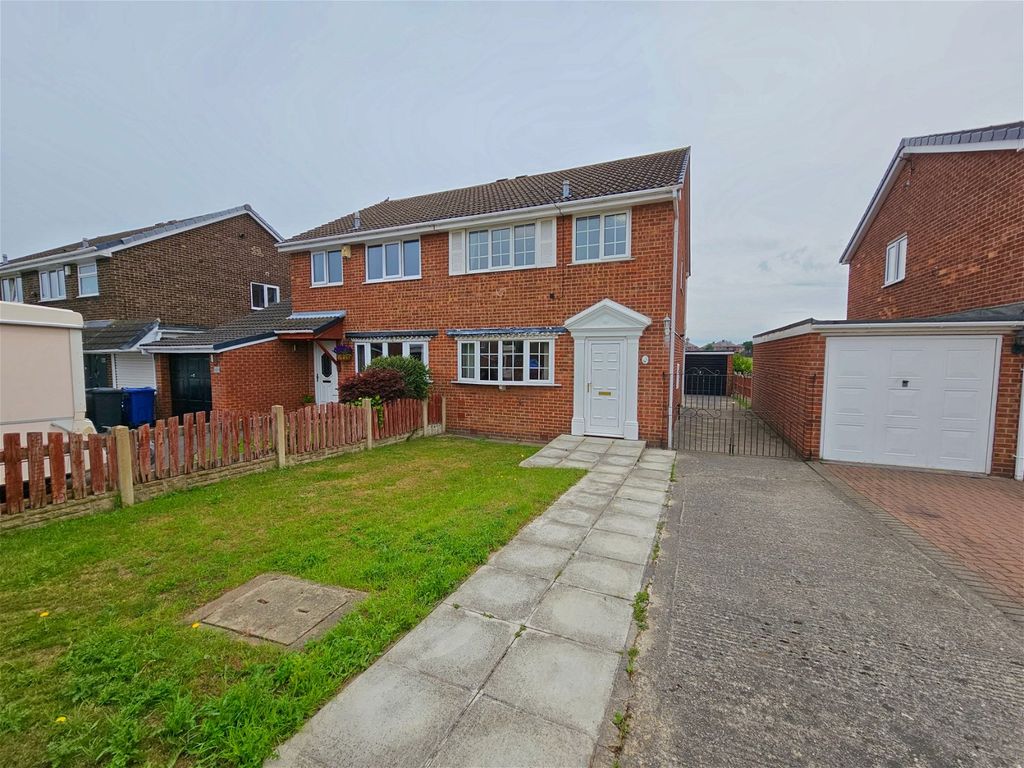 3 bed semi-detached house for sale in Buckingham Way, Royston, Barnsley S71, £190,000