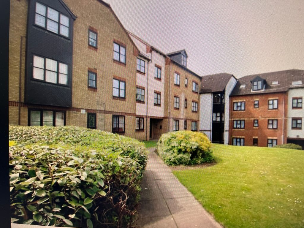 1 bed flat for sale in The Ridings, Luton LU3, £155,000