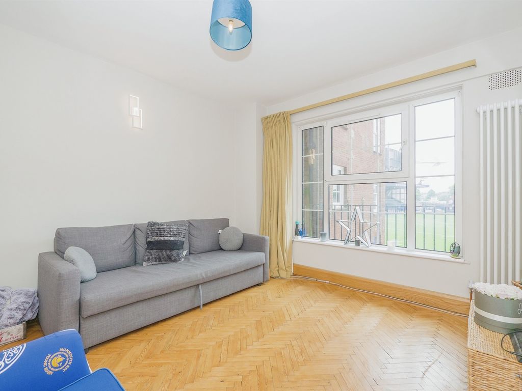 2 bed flat for sale in Westgate Street, Cardiff CF10, £170,000