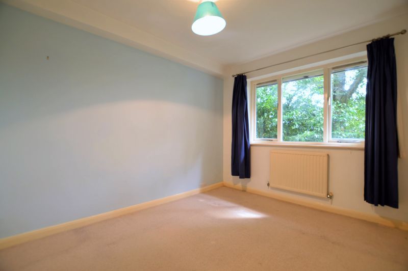 1 bed flat for sale in Badgers Cross, Portsmouth Road, Milford, Godalming GU8, £190,000