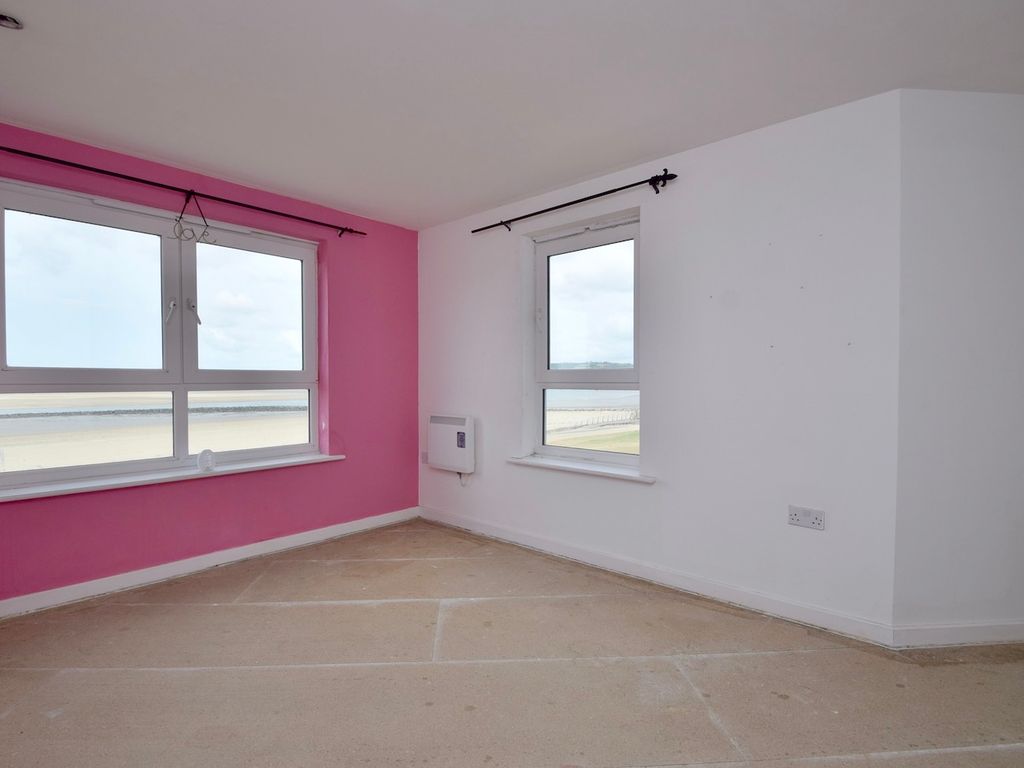 2 bed flat for sale in Pentre Doc Y Gogledd, Llanelli SA15, £114,000