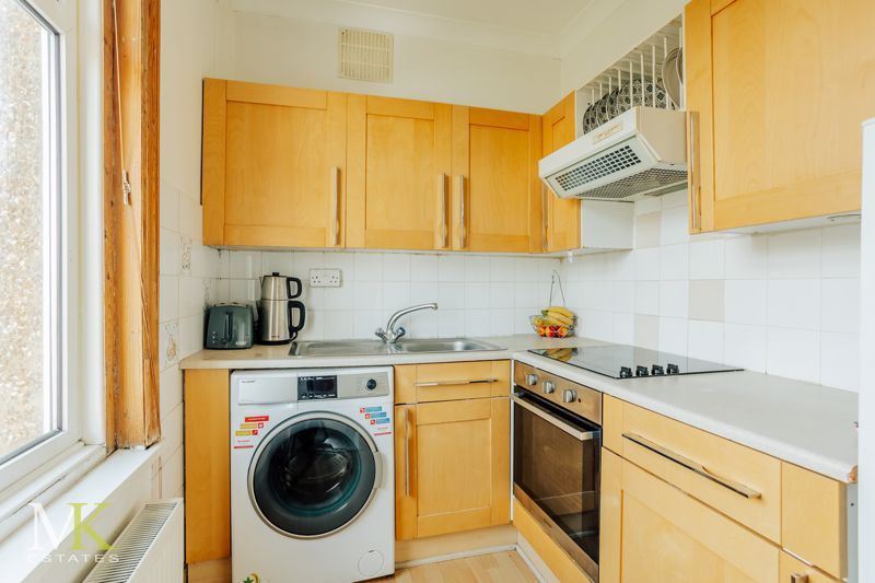 2 bed flat for sale in Alma Road, Winton, Bournemouth BH9, £225,000