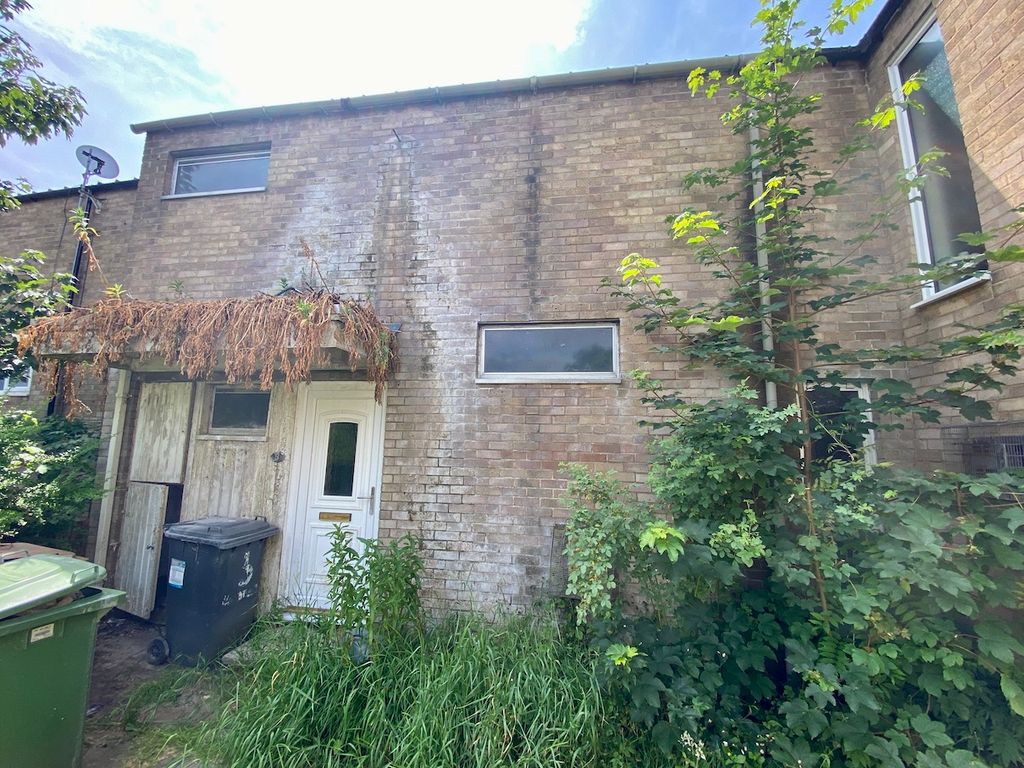 3 bed terraced house for sale in Holdfield, Peterborough PE3, £120,000