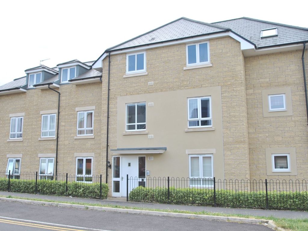 2 bed flat for sale in Vale Road, Bishops Cleeve, Cheltenham GL52, £185,000