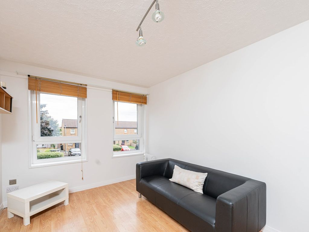 1 bed flat for sale in South Mellis Park, Edinburgh EH8, £135,000