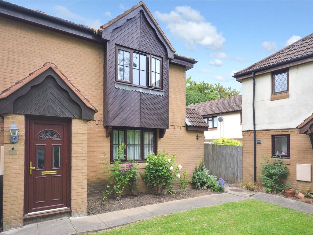 2 bed terraced house for sale in Gurney Close, Aylesbury, Buckinghamshire HP20, £270,000