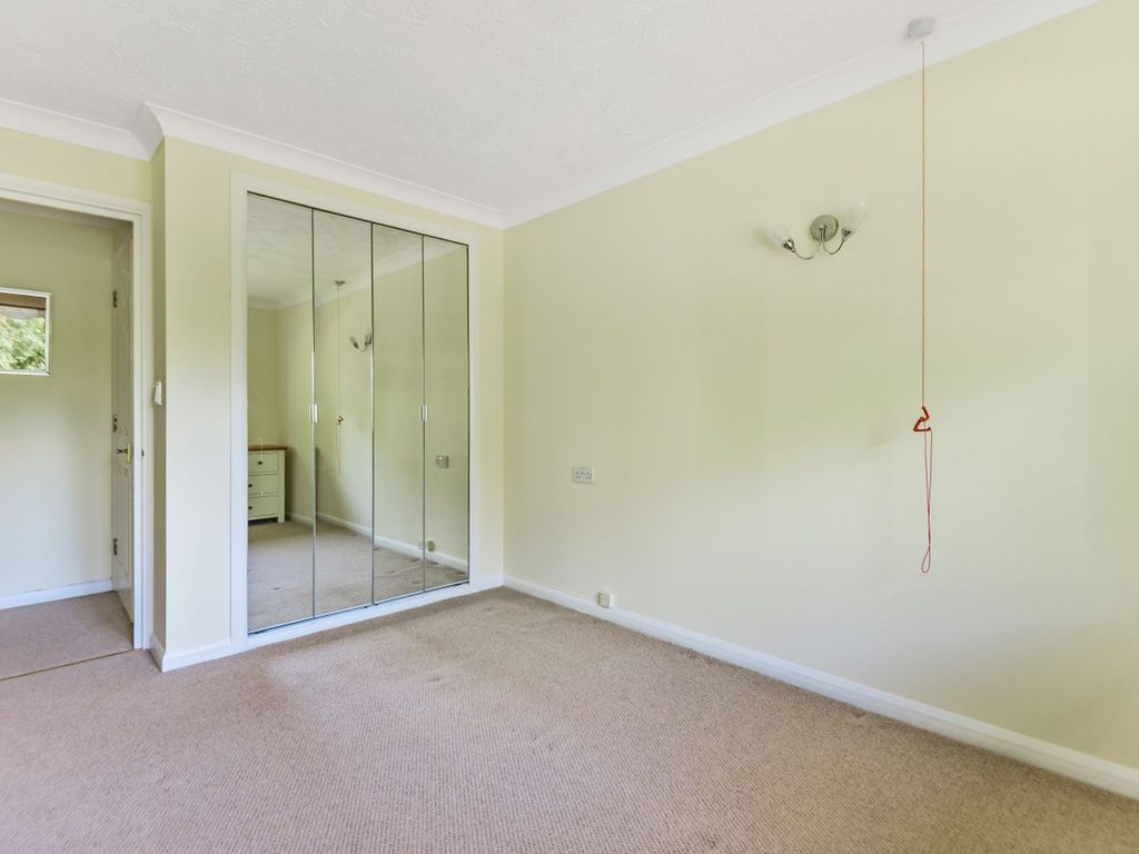 1 bed flat for sale in Wood Lane, Masters Court Wood Lane HA4, £199,950