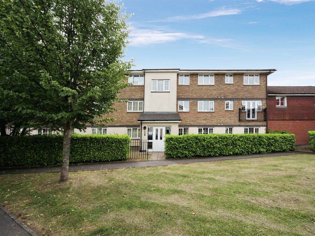 2 bed flat for sale in Kiln Way, Dunstable LU5, £210,000
