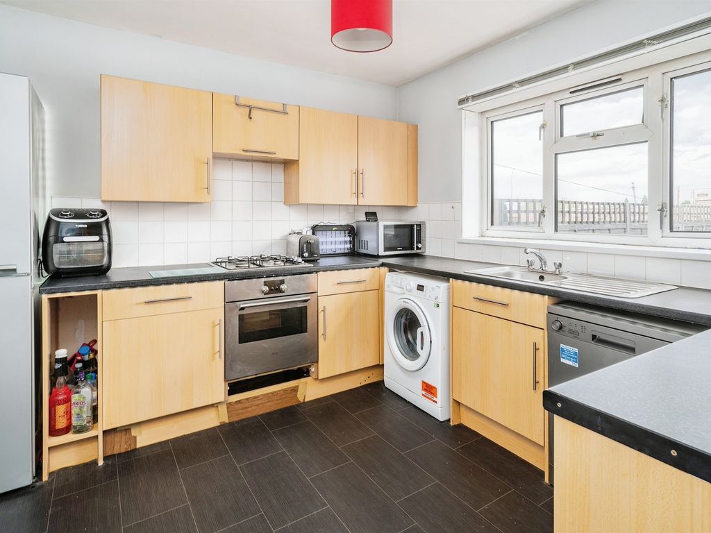 2 bed maisonette for sale in The Stow, Harlow CM20, £190,000