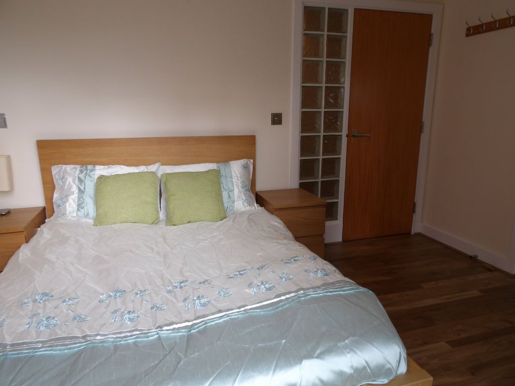2 bed flat for sale in Berkley Street, Birmingham B1, £240,000