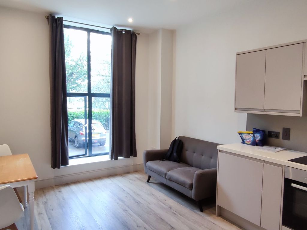 1 bed flat for sale in Nixey Close, Slough SL1, £219,295