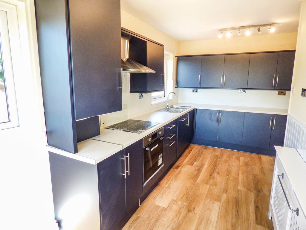 2 bed flat for sale in Selby Gardens, Consett DH8, £90,000