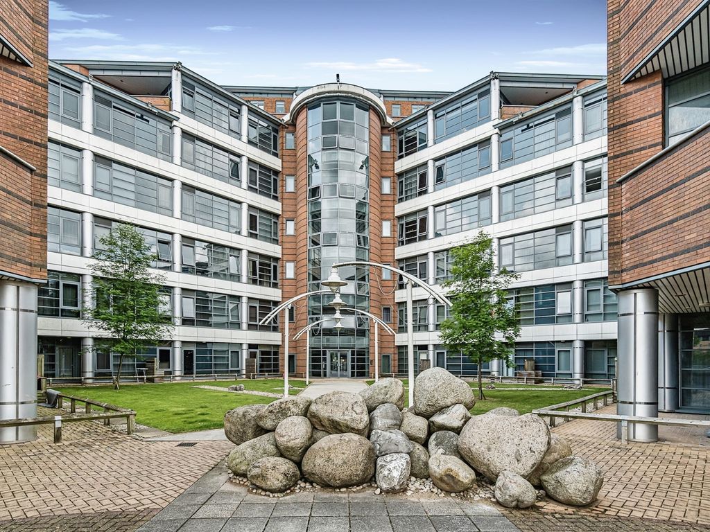 2 bed flat for sale in Waterfront West, Brierley Hill DY5, £120,000