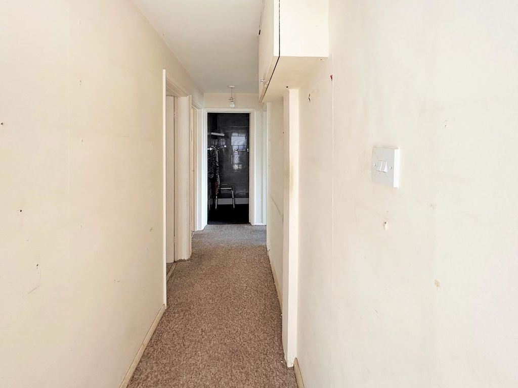 2 bed flat for sale in Head Street, Rowhedge, Colchester CO5, £140,000