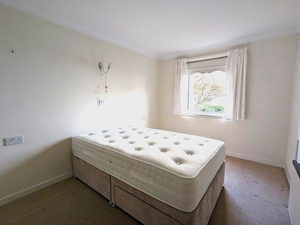 1 bed flat for sale in Homeridge House, Brighton BN2, £95,000