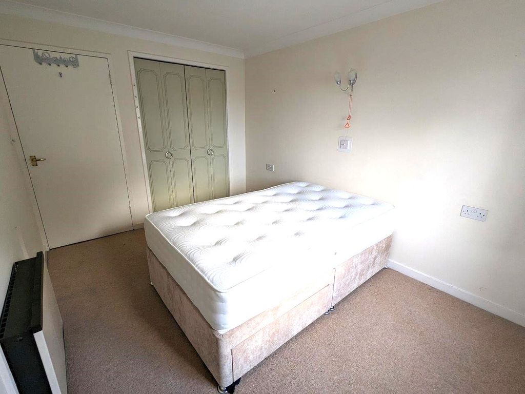 1 bed flat for sale in Homeridge House, Brighton BN2, £95,000