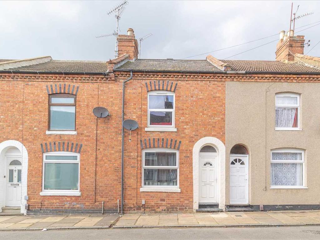 3 bed terraced house for sale in Poole Street, Northampton NN1, £180,000