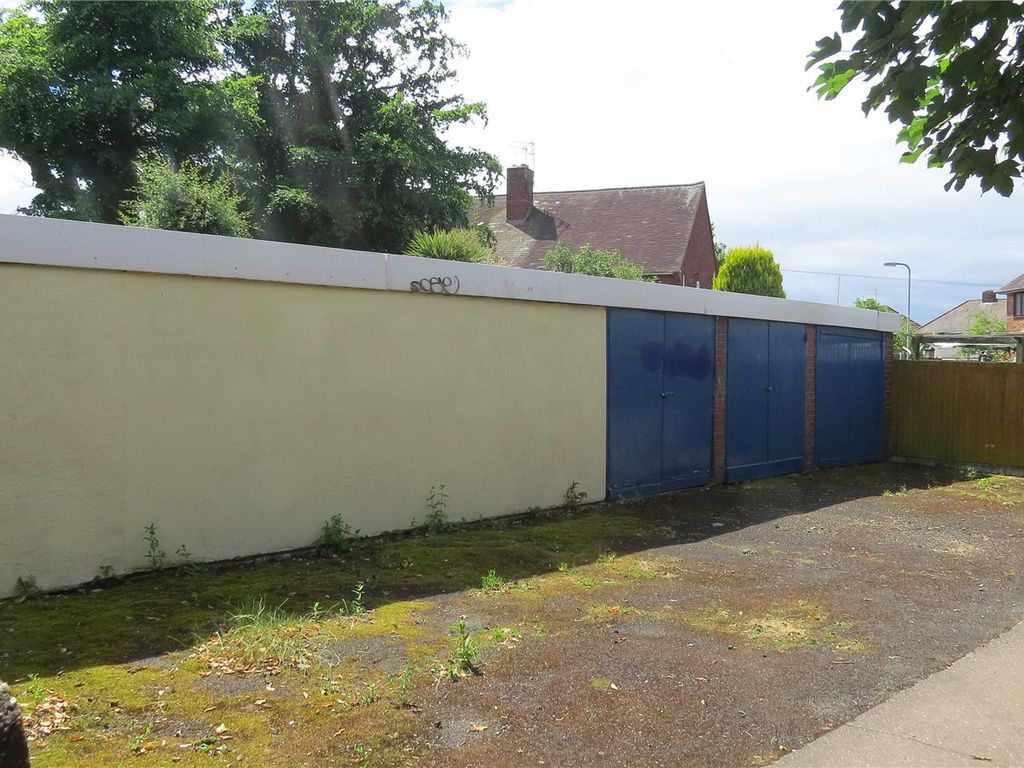 Property for sale in Stubby Lane/Lawrence Avenue, Wolverhampton, West Midlands WV11, £120,000