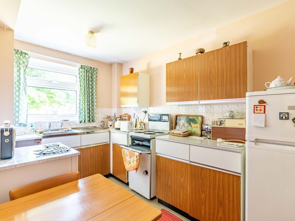 2 bed flat for sale in Avenue Road, St. Albans, Hertfordshire AL1, £275,000