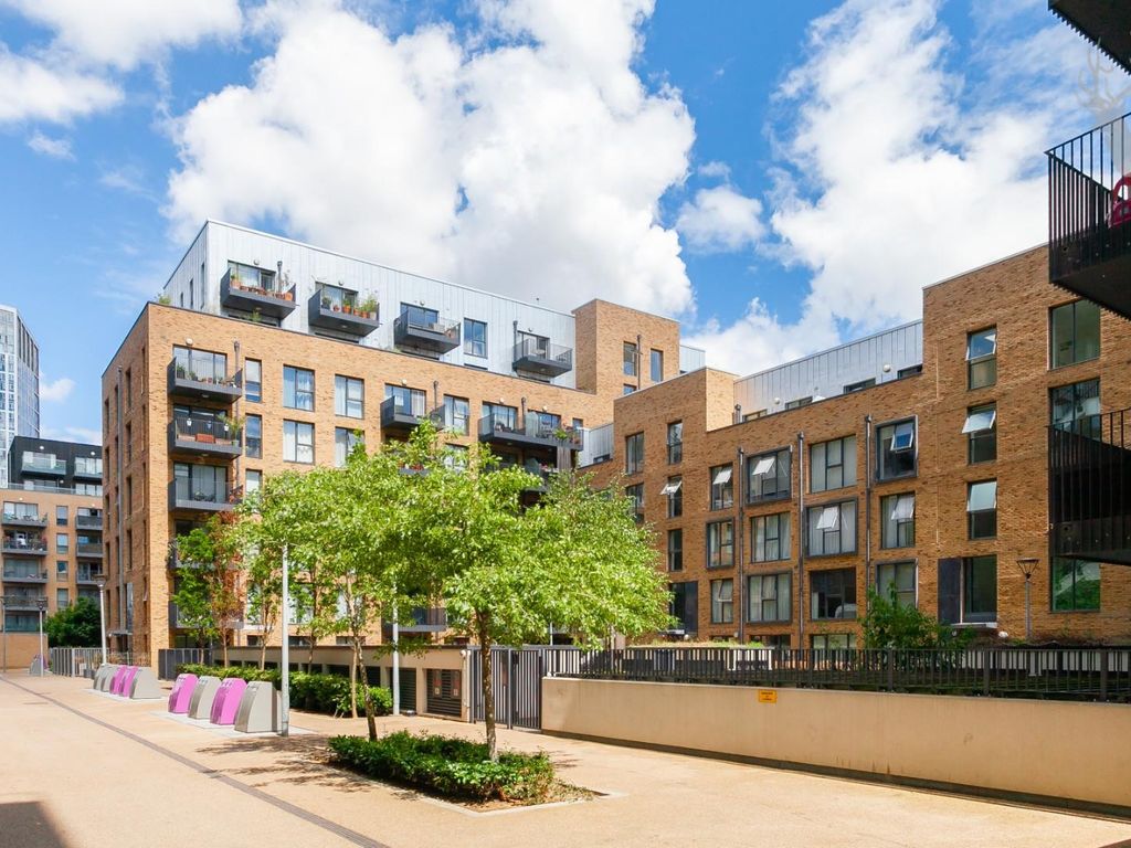 3 bed flat for sale in Nicholson Square, London E3, £145,000