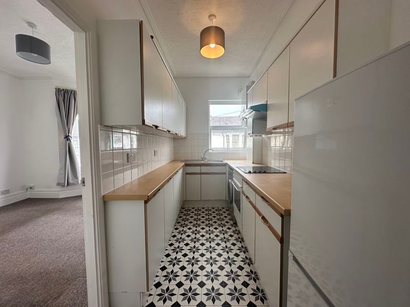 2 bed flat for sale in Gladstone Place, Brighton BN2, £250,000