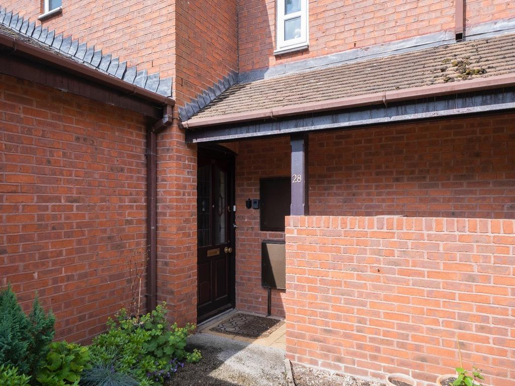 2 bed flat for sale in Rathbone Park, Tarporley CW6, £145,000