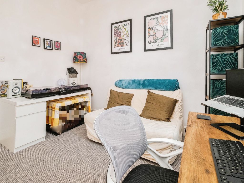 2 bed flat for sale in Princes Avenue, Princes Park, Liverpool L8, £160,000