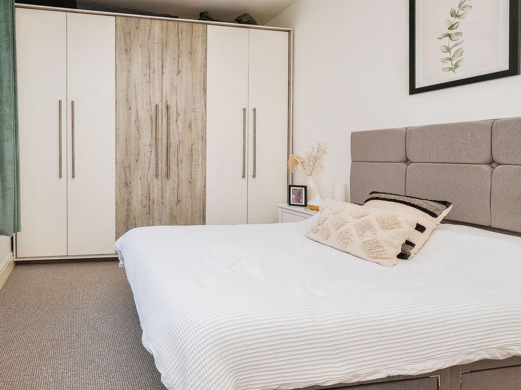 2 bed flat for sale in Princes Avenue, Princes Park, Liverpool L8, £160,000