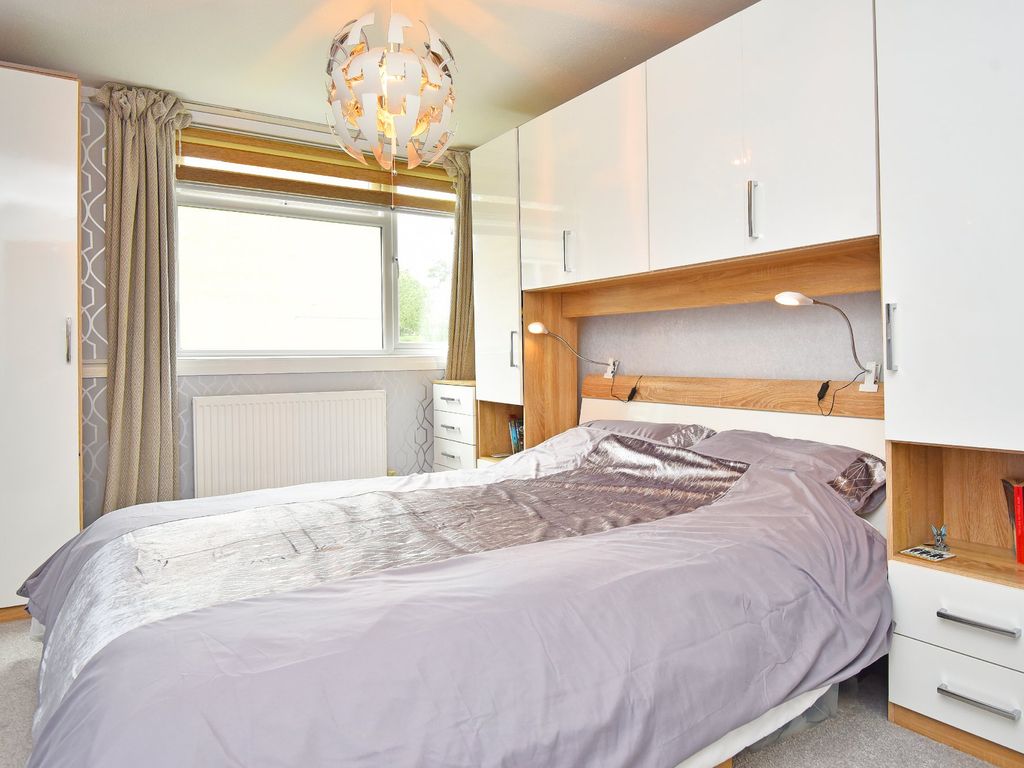 2 bed flat for sale in Beechwood Court, Queen's Road, Harrogate HG2, £215,000